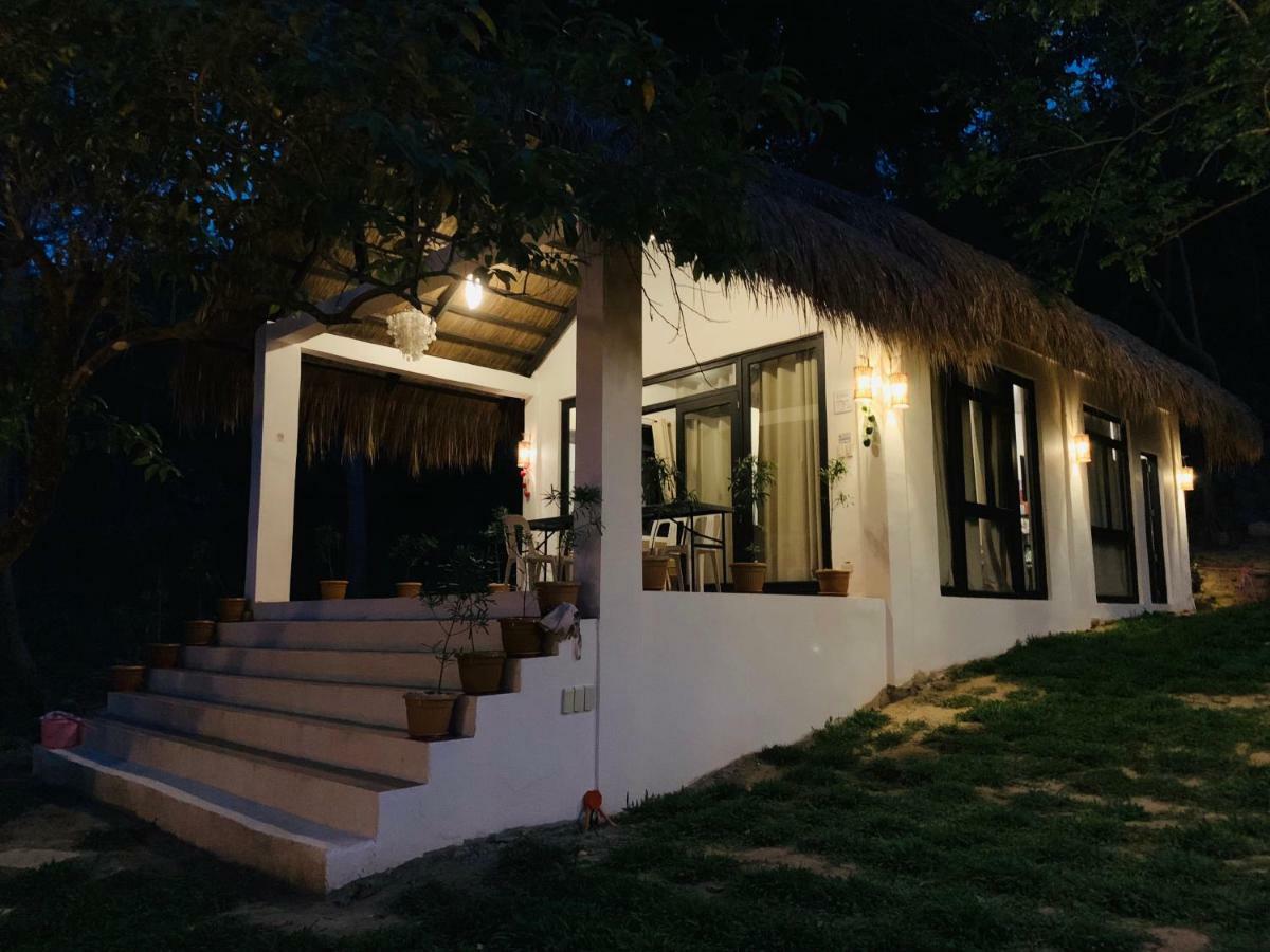 Moon Beach Villas El Nido Exteriör bild